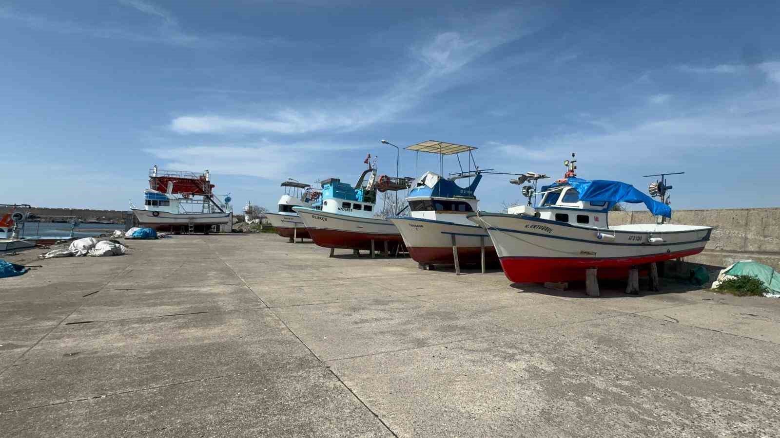 Zonguldak’ta balıkçılar limana demirledi, umutlar yeni sezona kaldı