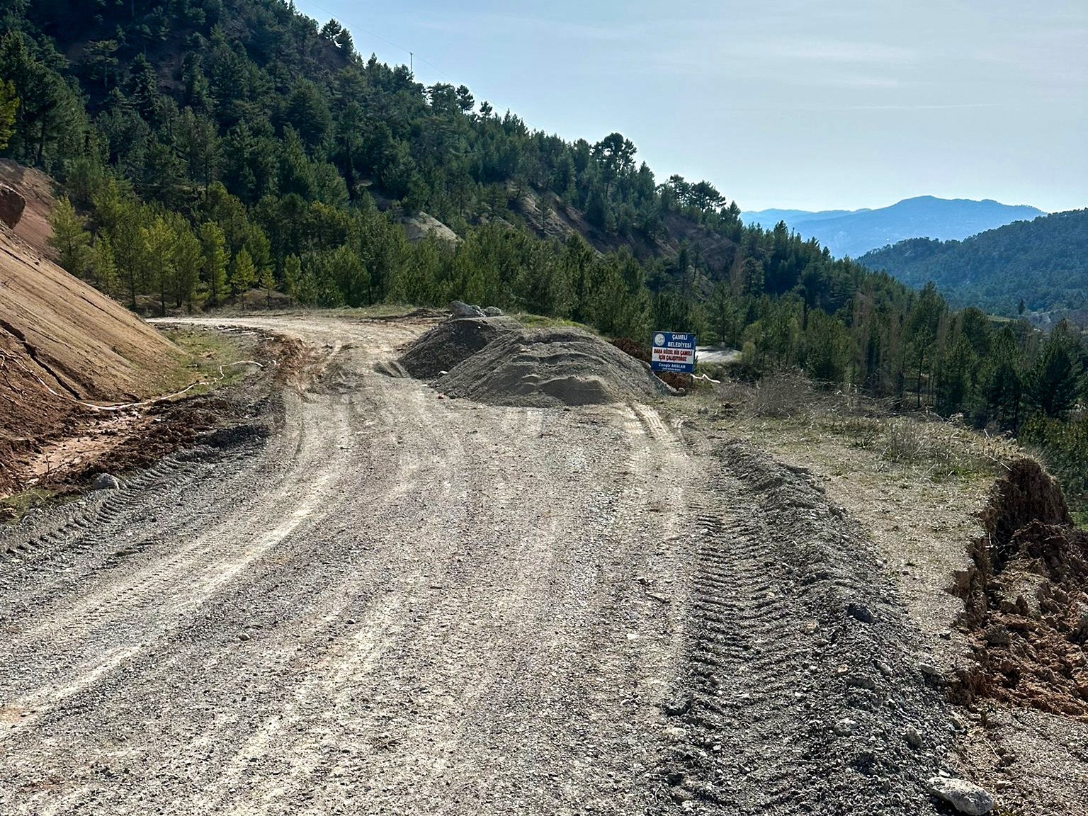 Çameli Belediyesinden aralıksız yol çalışması