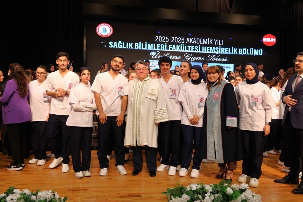 BEUN&rsquo;da geleceğin hemşireleri &uuml;niformalarını giydi
