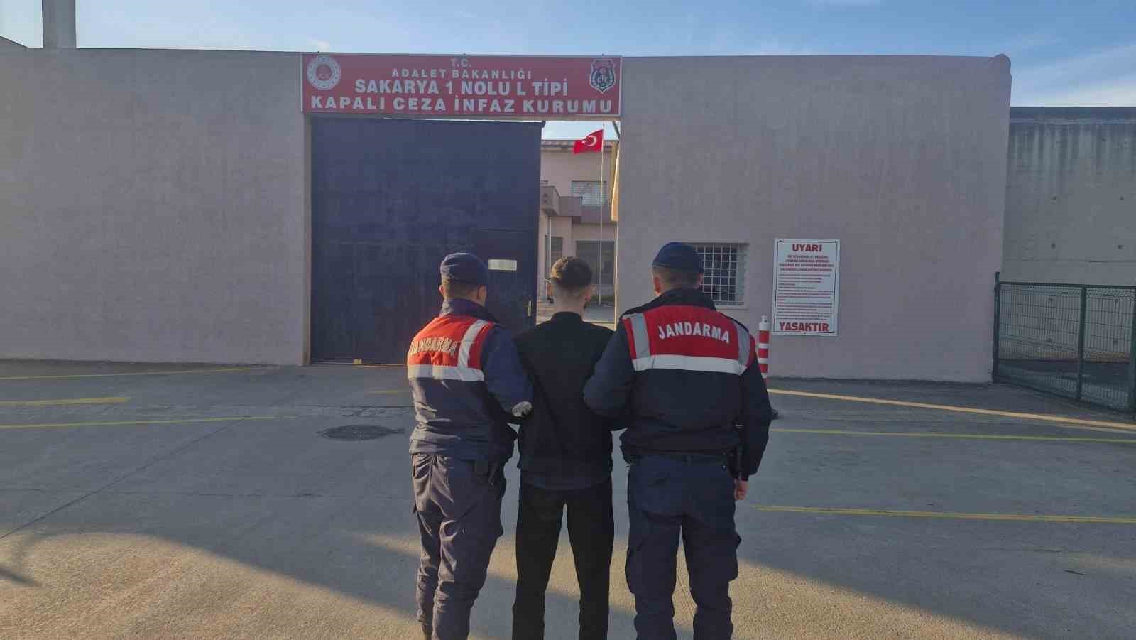 Sakarya’da zehir taciri suçüstü yakalandı