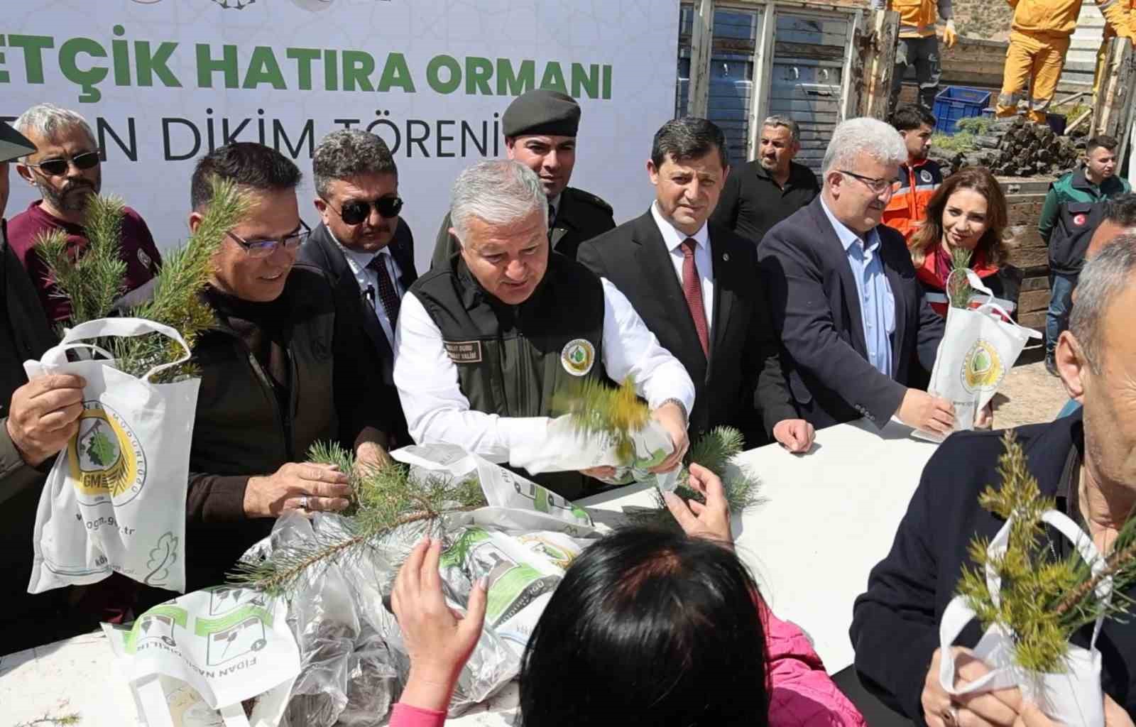 Aksaray’ın Mehmetçik Hatıra Ormanı’nda 2 bin 500 fidan toprakla buluşturuldu