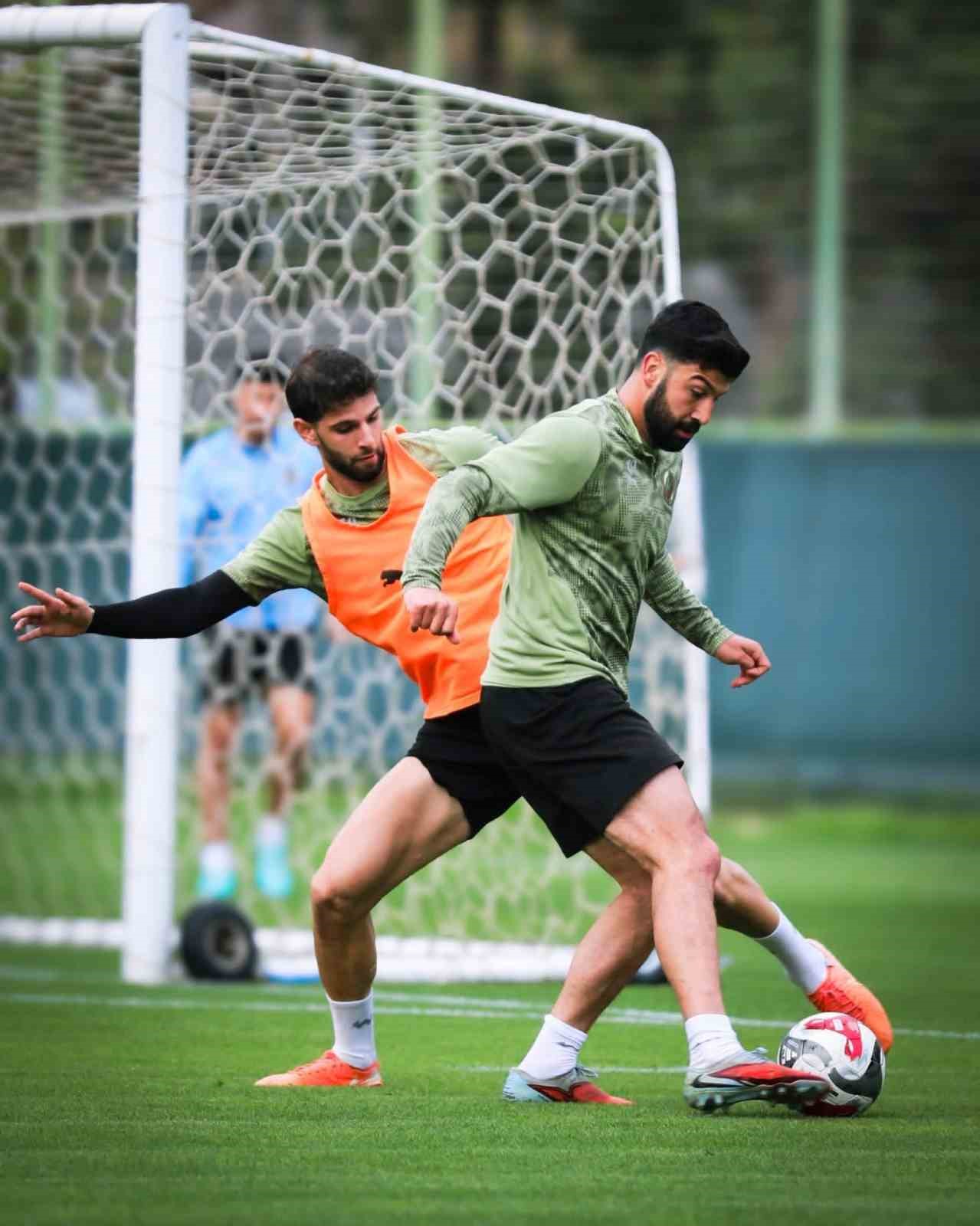 Alanyaspor, Kasımpaşa ma&ccedil;ı hazırlıklarına başladı
