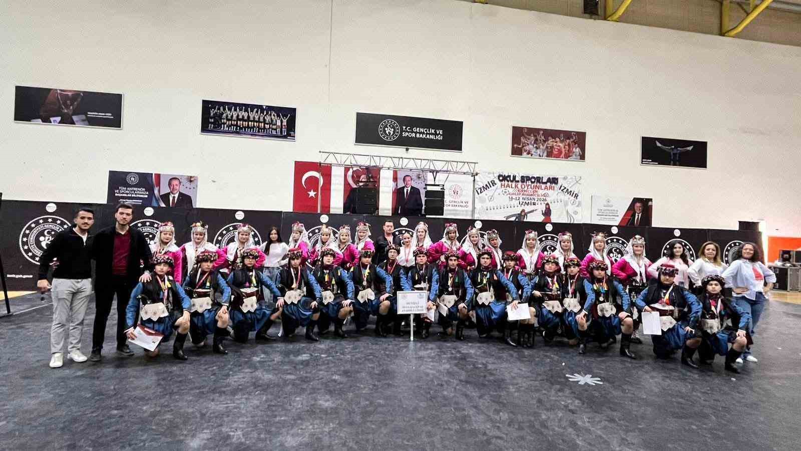 Kaleli &ouml;ğrenciler halk oyunlarında b&ouml;lge derecesi aldı
