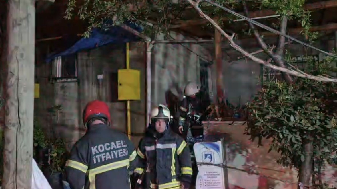 Çatı katında yangın paniği