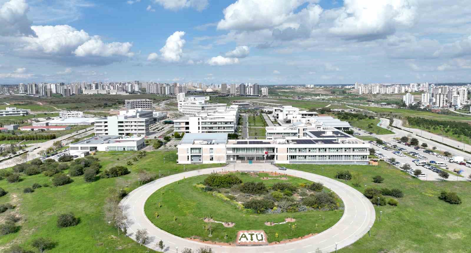 AT&Uuml; Rekt&ouml;r&uuml; S&ouml;zen: "&Uuml;lkemize değer katmaya devam edeceğiz"
