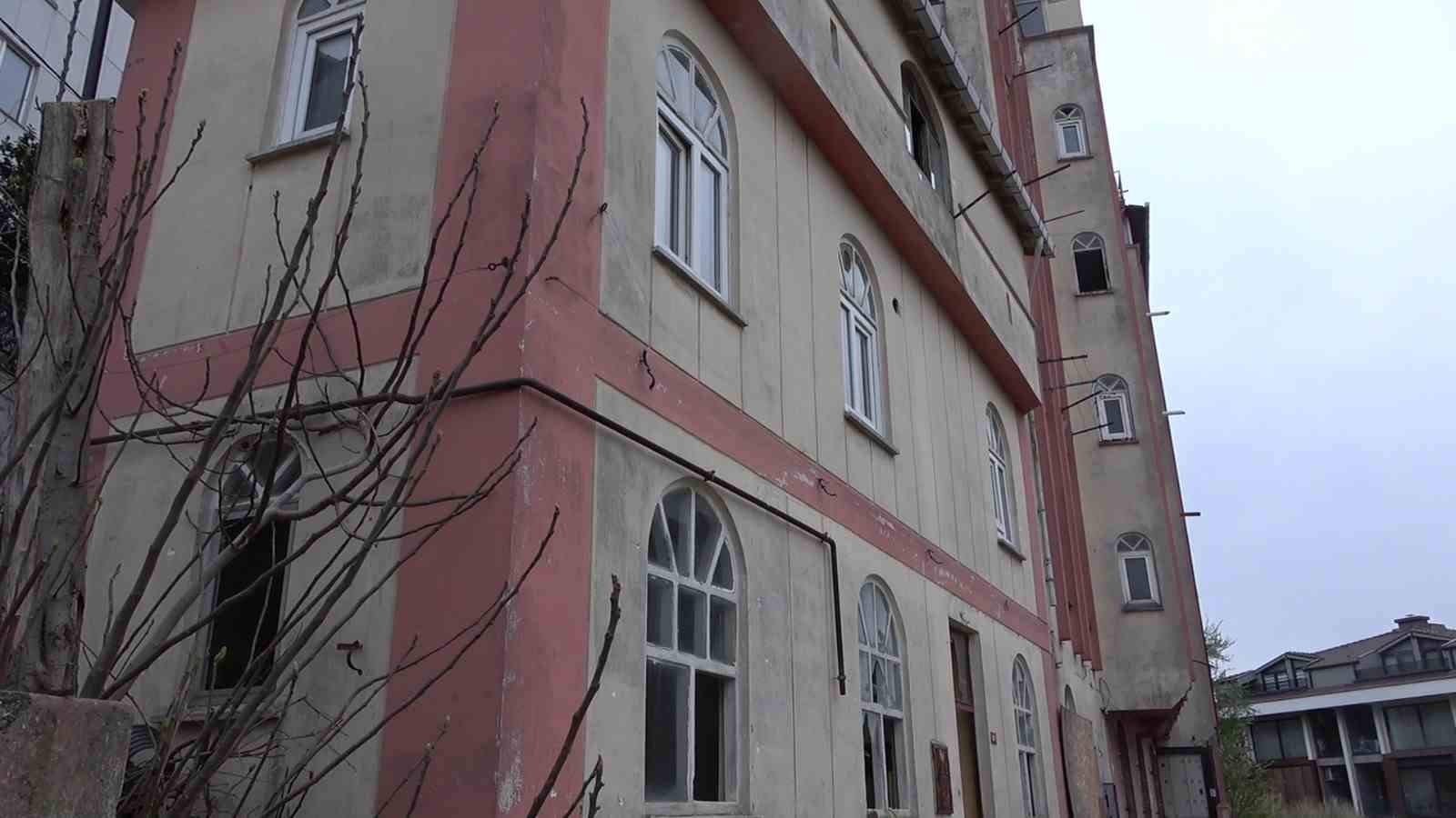 Üsküdar’da metruk binadaki uyuşturucu kullanımı mahalle sakinlerini tedirgin ediyor