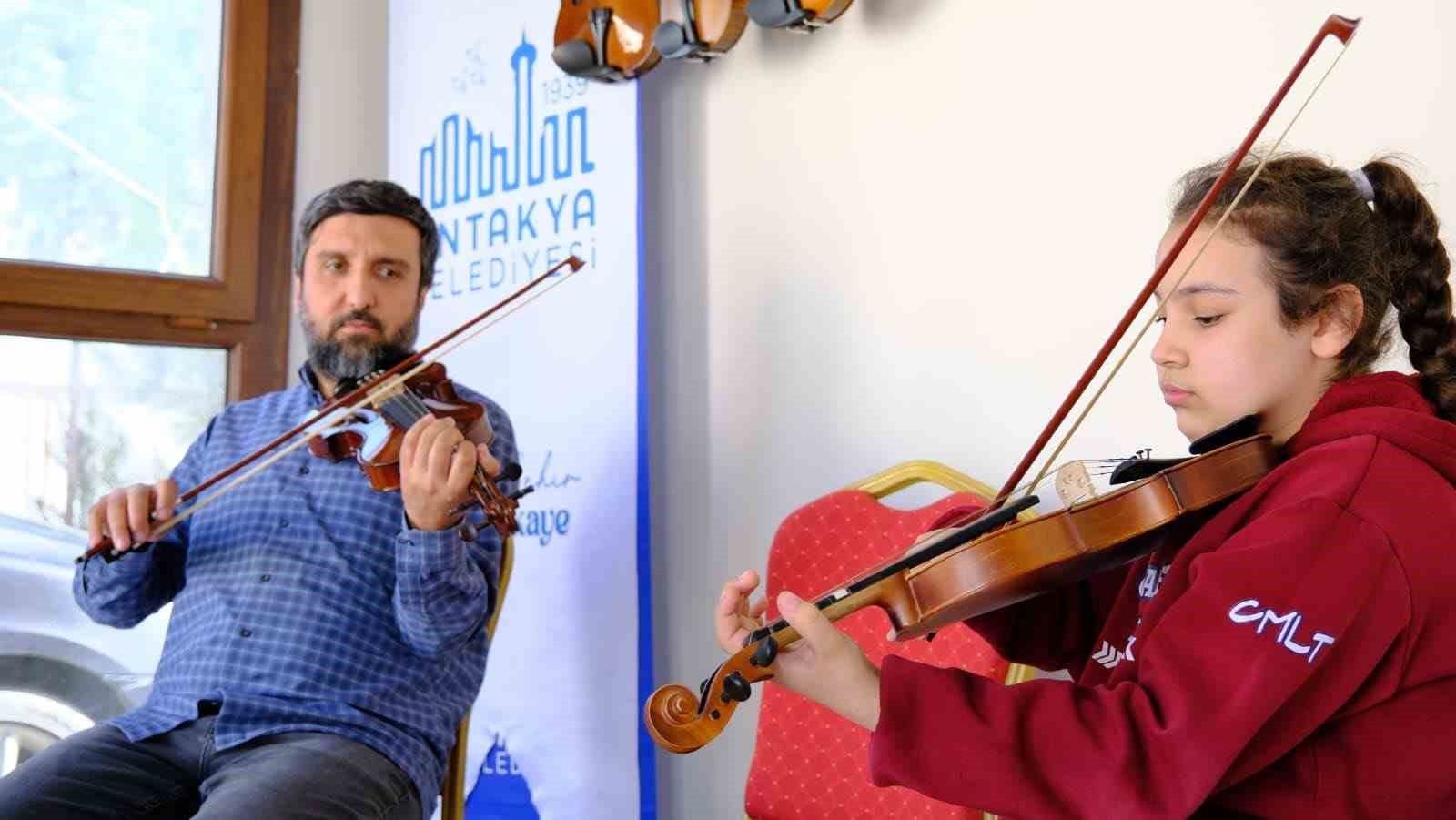 Antakya Belediyesi&rsquo;nden &uuml;cretsiz keman kursu
