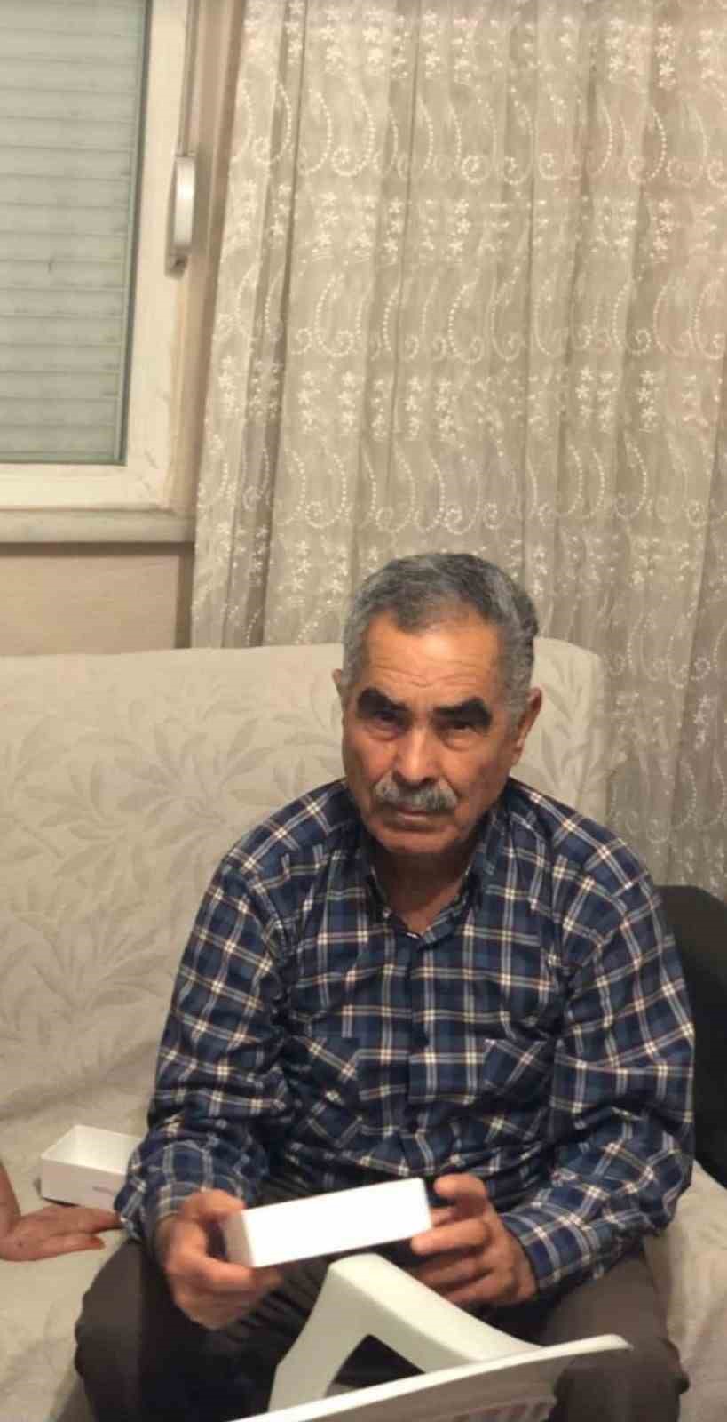 Tarlada g&ouml;revlileri beklerken kalp krizi ge&ccedil;iren yaşlı adam hayatını kaybetti
