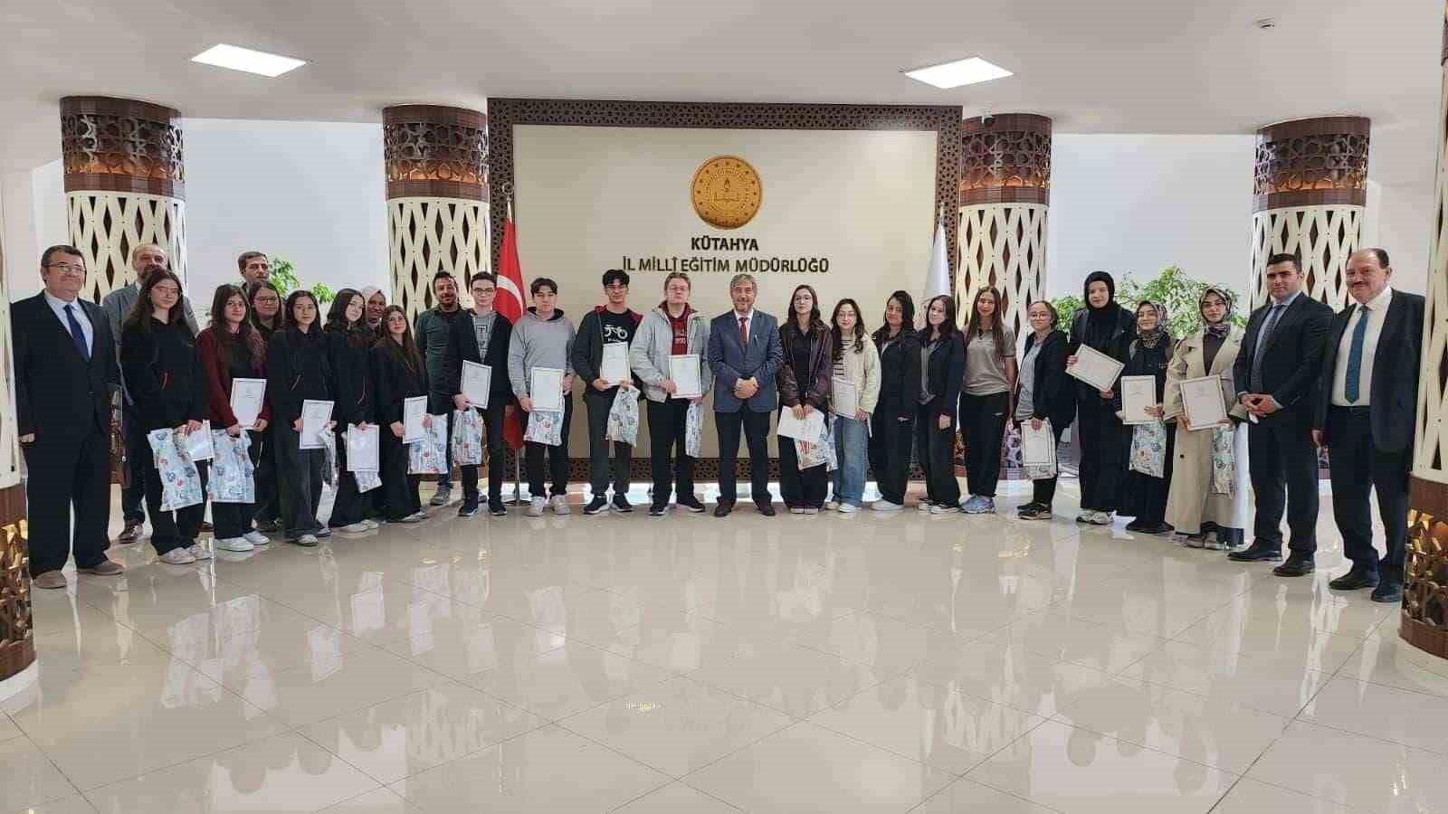 Kütahya’nın başarılı öğrenciler ödüllendirildi