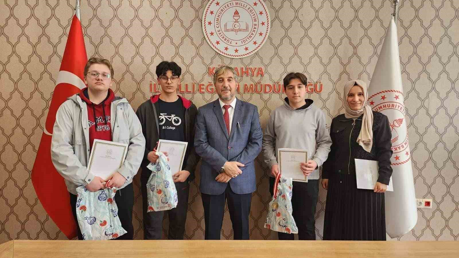 Kütahya’nın başarılı öğrenciler ödüllendirildi