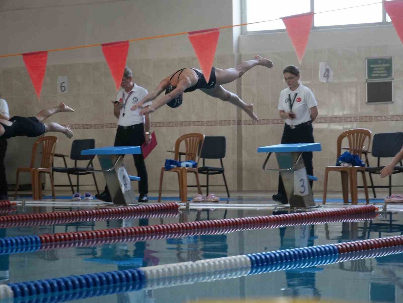 23 Nisan i&ccedil;in kula&ccedil; attılar
