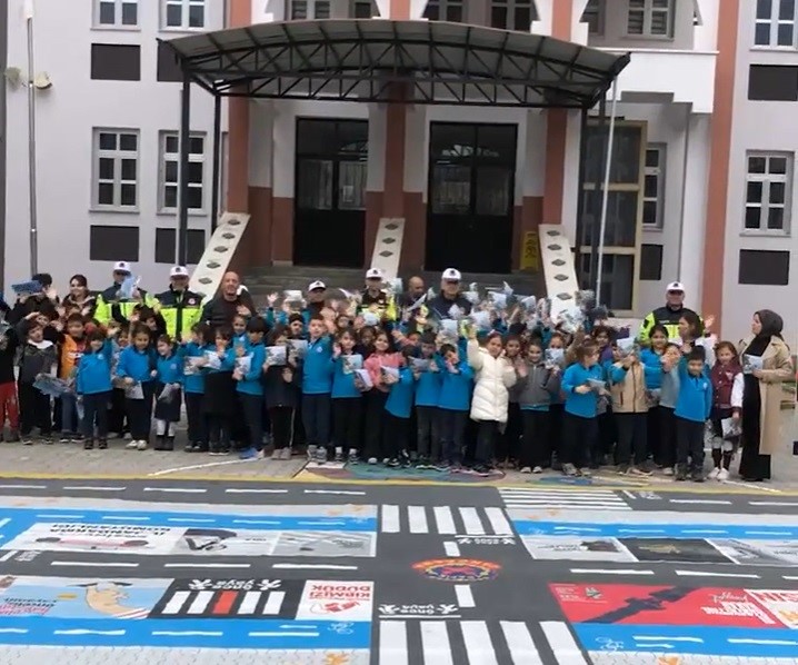 Erzincan’da öğrencilere trafik farkındalık eğitimi