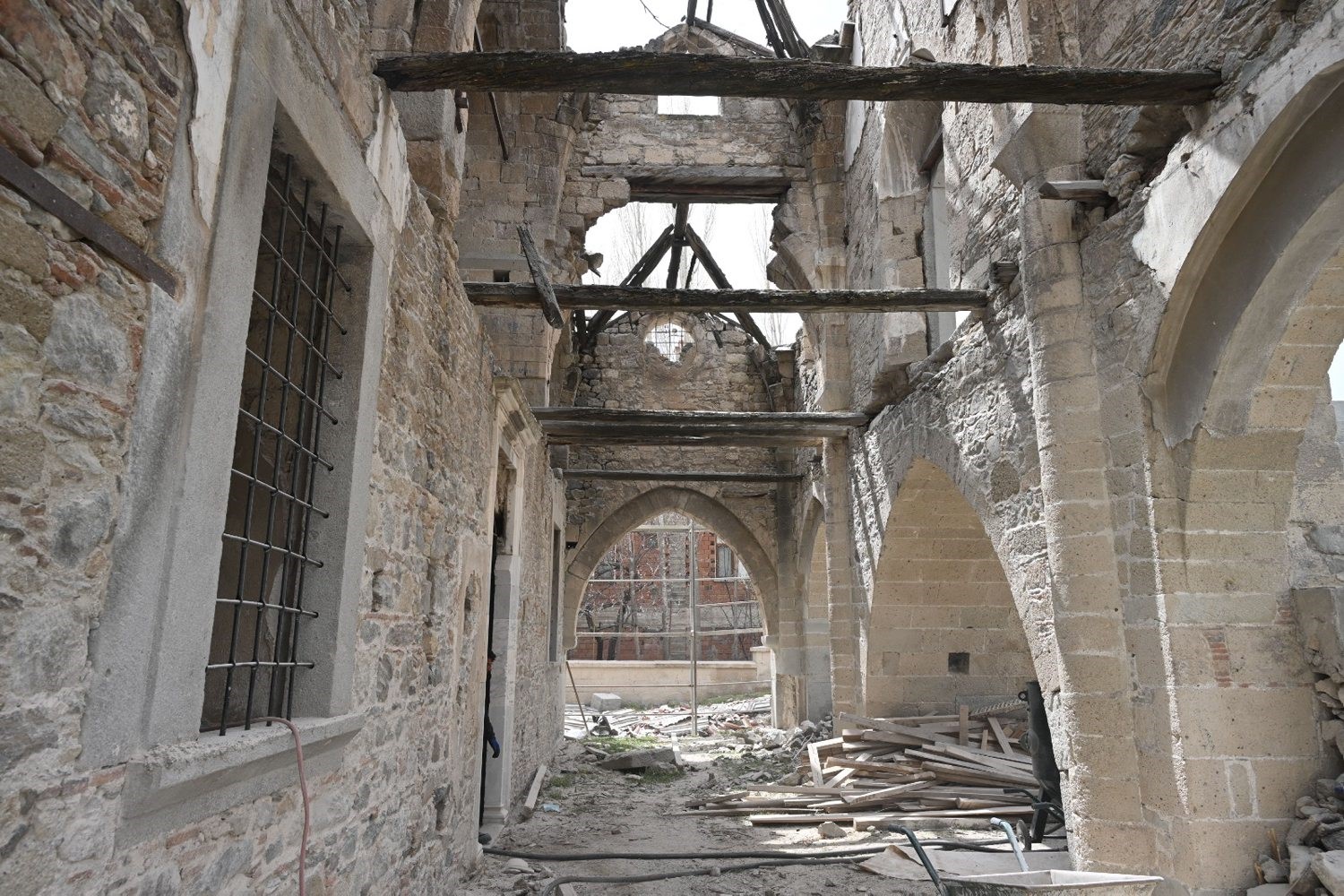 Tarihi Aya Yorgi Kilisesi kütüphane ve endemik bitkiler araştırma merkezine dönüşüyor