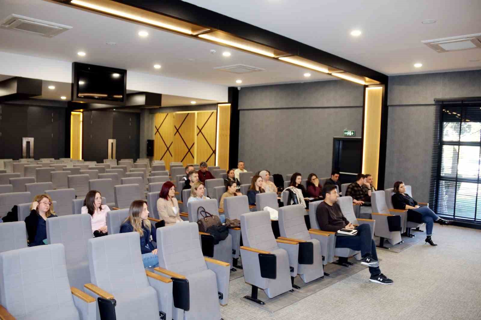 K&uuml;tahya OSB&rsquo;de "Topluluk &Ouml;n&uuml;nde Konuşma ve Hitabet" eğitimi
