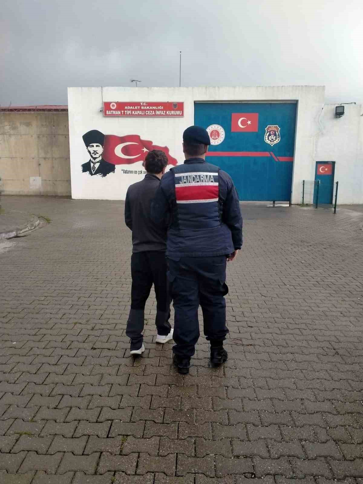 Batman&rsquo;da aranan 3 h&uuml;k&uuml;ml&uuml; tutuklandı
