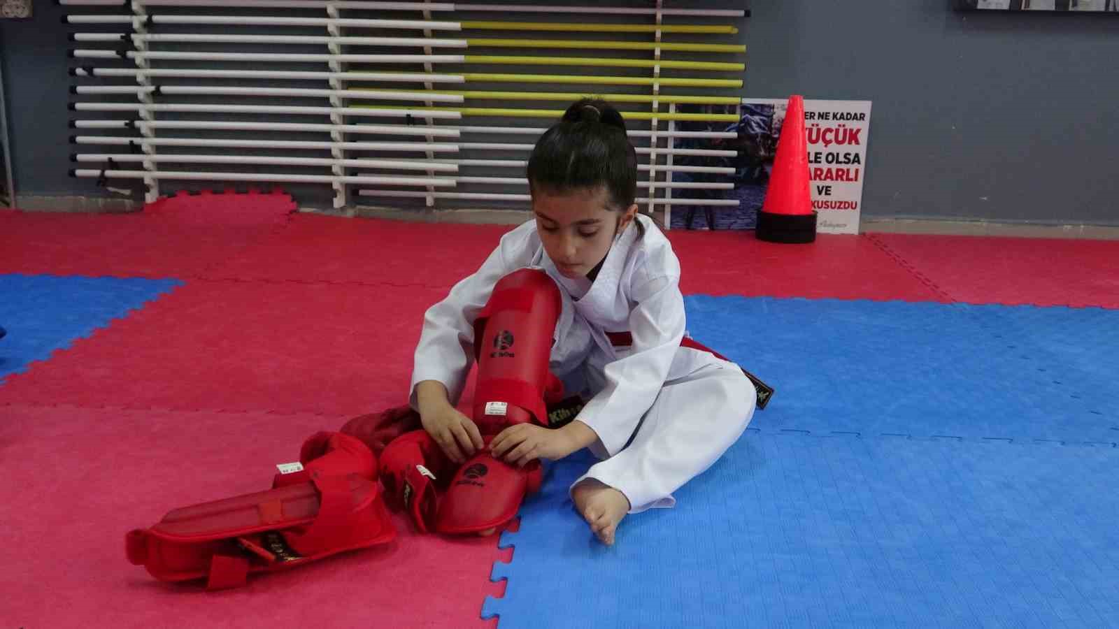 5 yaşında başladığı karate sporunda 7 yaşında T&uuml;rkiye şampiyonu oldu
