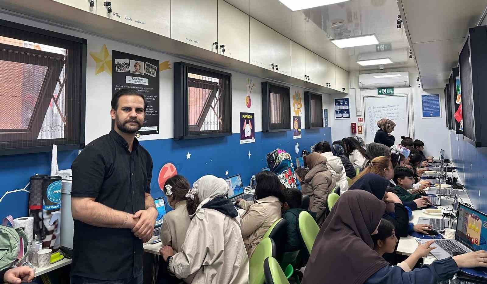 Veliler ve &ouml;ğrenciler kodlama etkinliğinde buluştu
