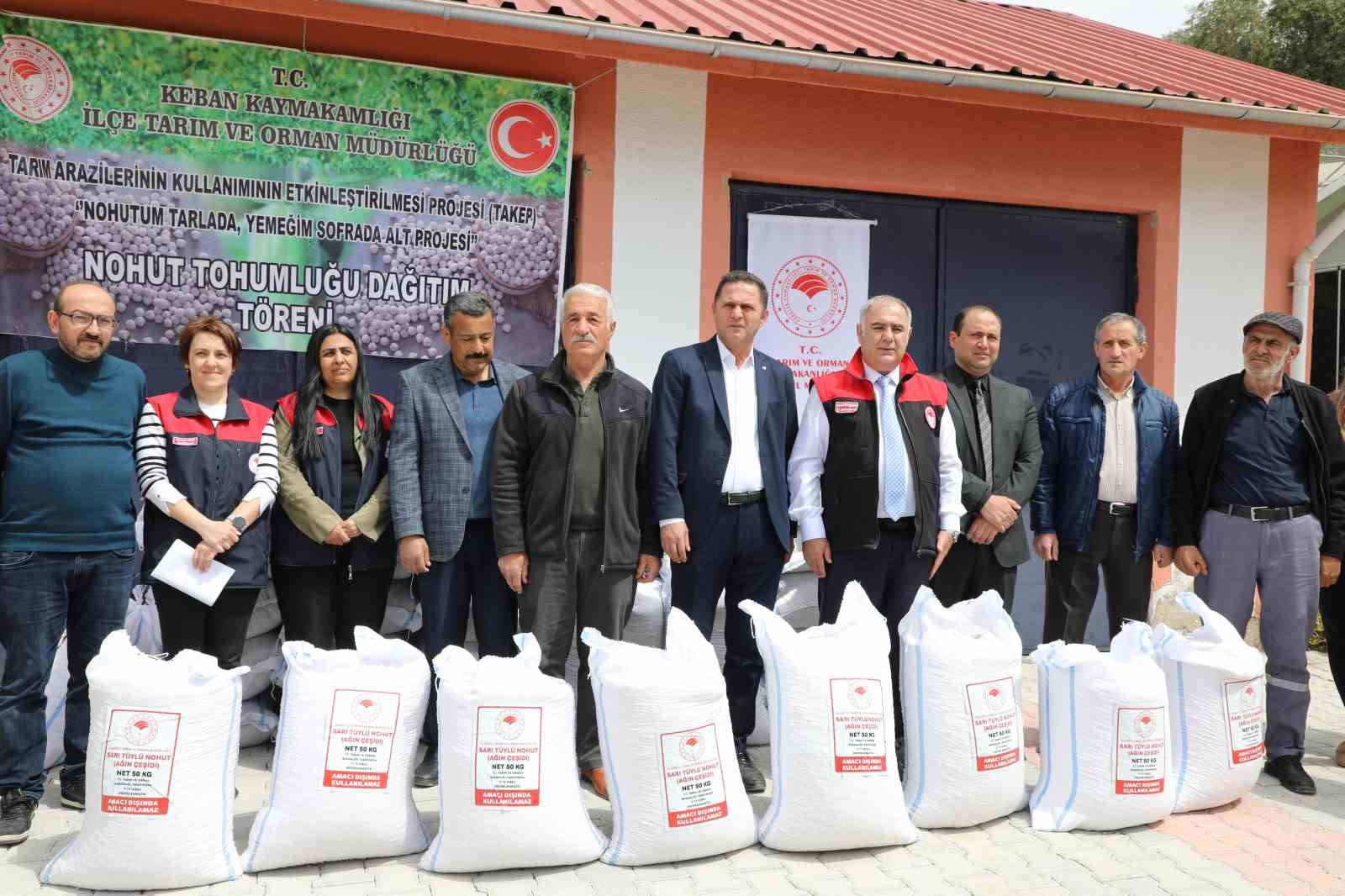 Elazığ’da 150 üreticiye 24 ton nohut tohumu dağıtıldı