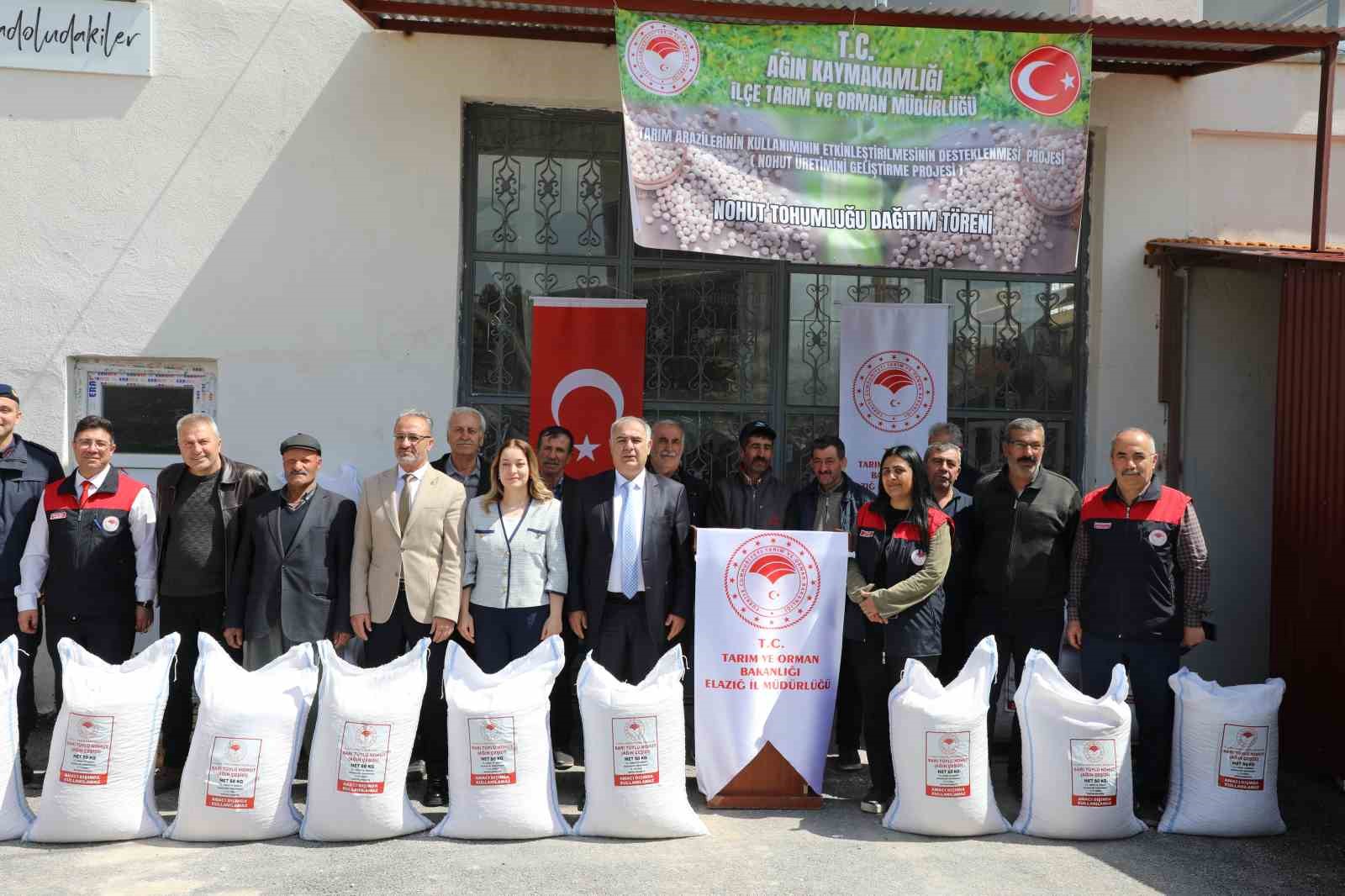 Elazığ&rsquo;da 150 &uuml;reticiye 24 ton nohut tohumu dağıtıldı
