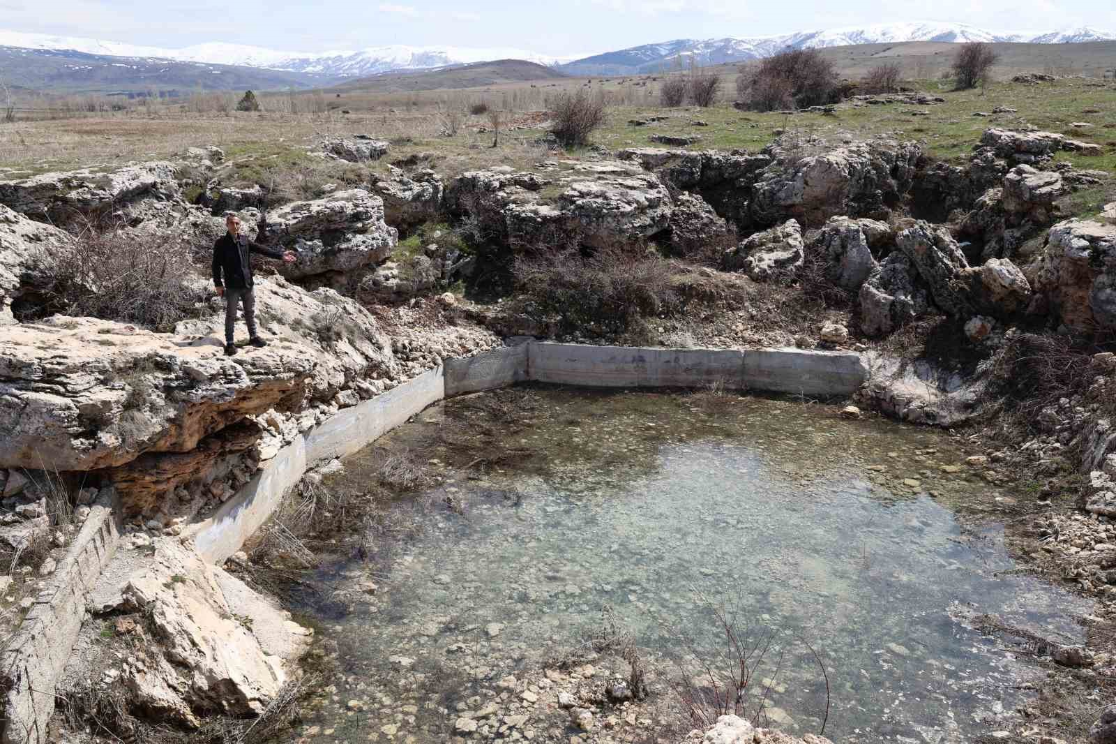 3 yıl &ouml;nce kuruyan "Uyuz G&ouml;l&uuml;" yeniden su tuttu
