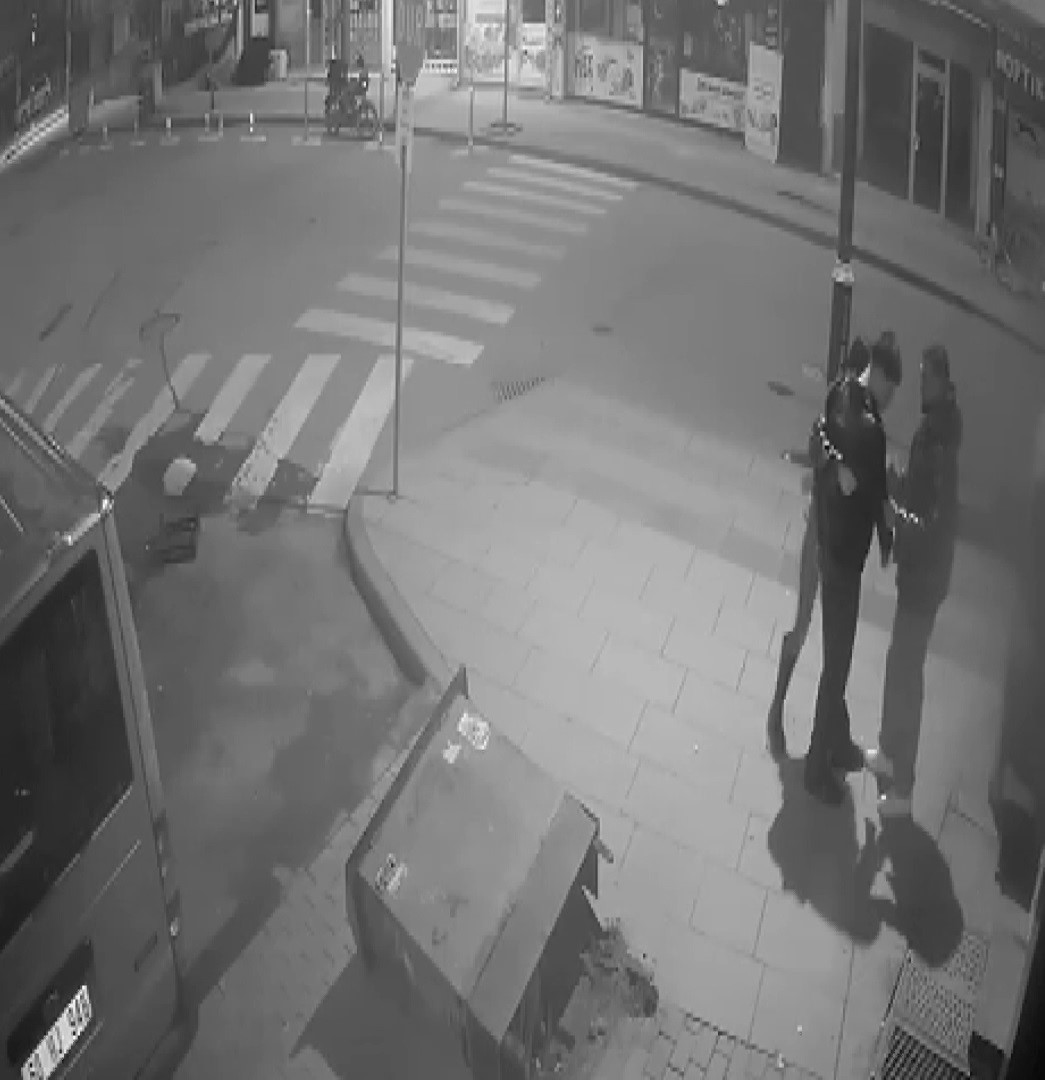 Arkadaşına sinirlendi, hırsını elektrik panosuna saldırarak aldı
