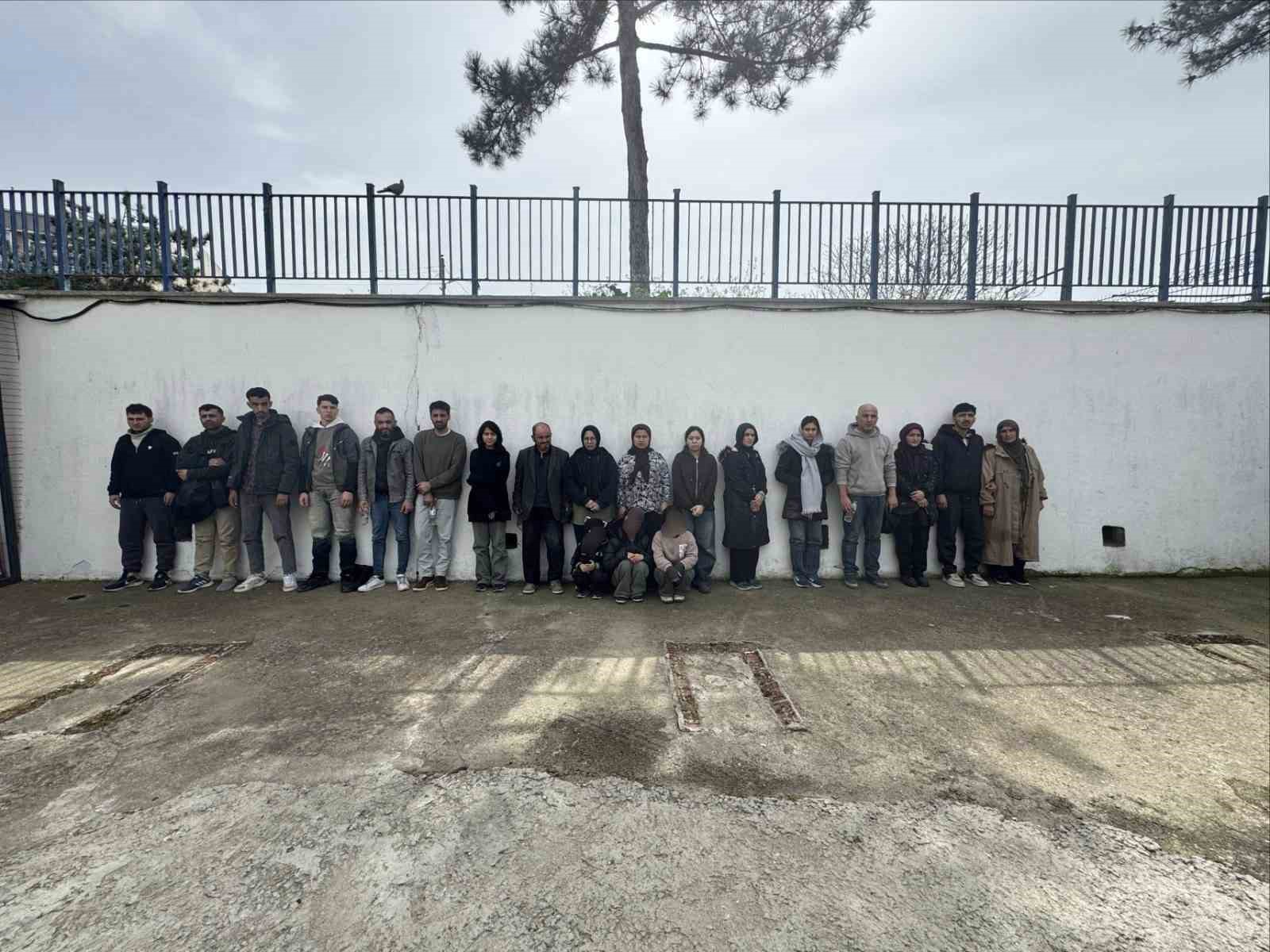 Edirne’de 31 düzensiz göçmen yakalandı, 3 şüpheli gözaltına alındı