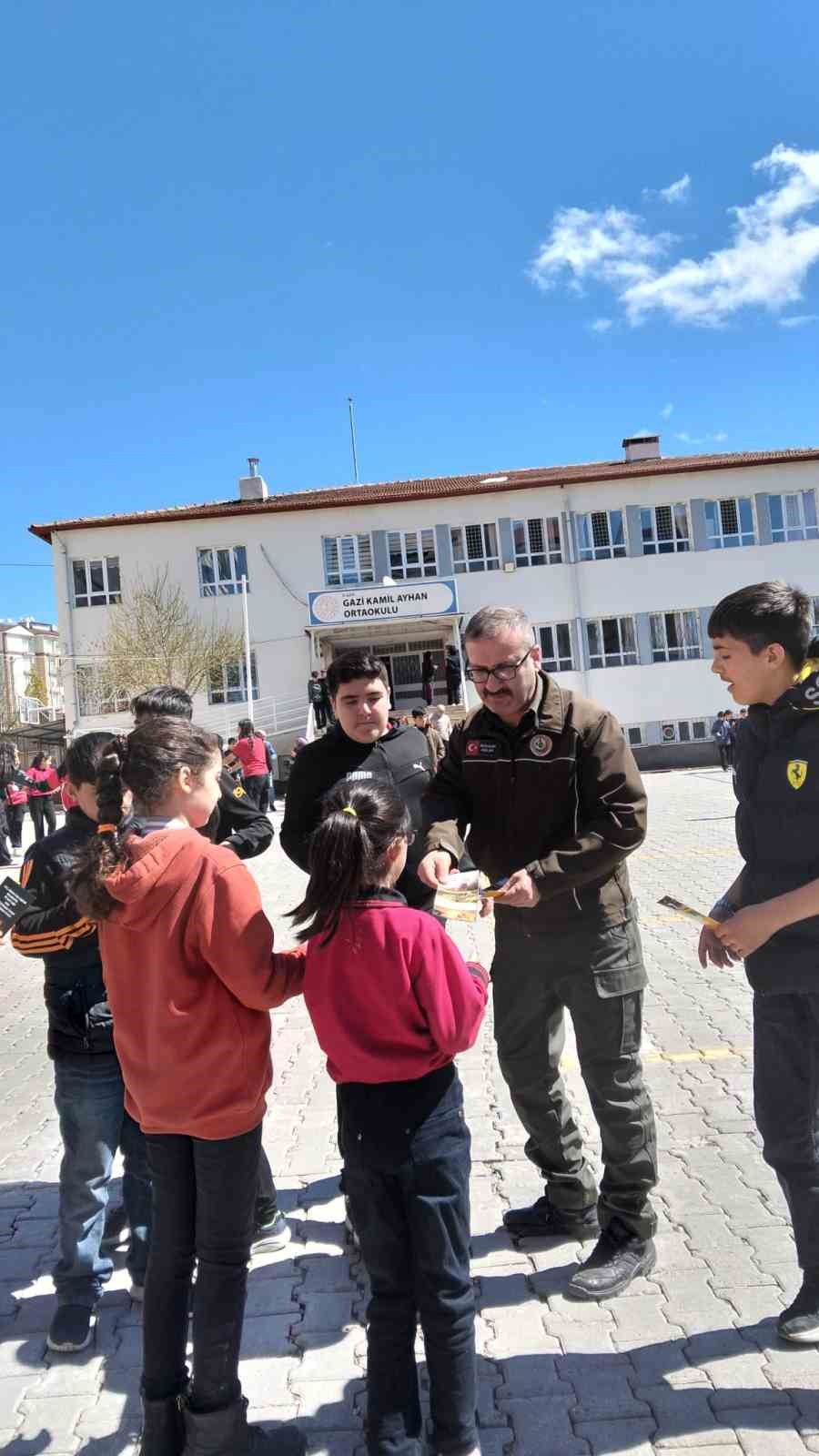 Elazığ&rsquo;da &ouml;ğrencilere orman yangını ile m&uuml;cadele &ccedil;alışması

