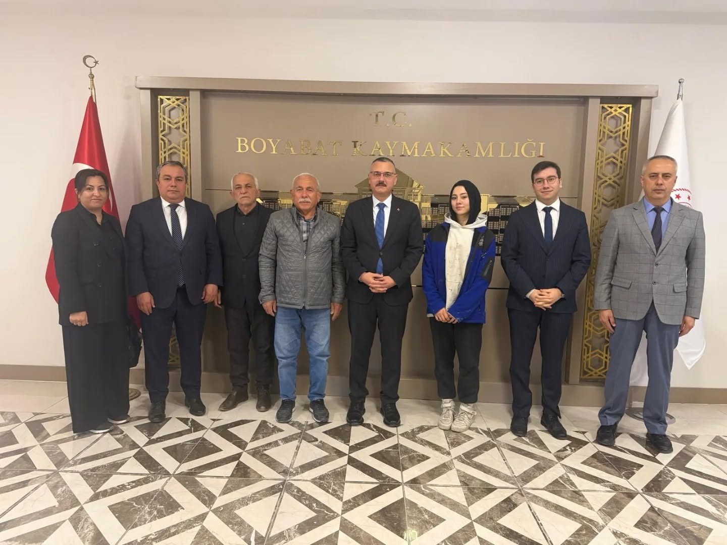 Sinoplu genç kız, azmiyle yılın çırağı olmaya aday