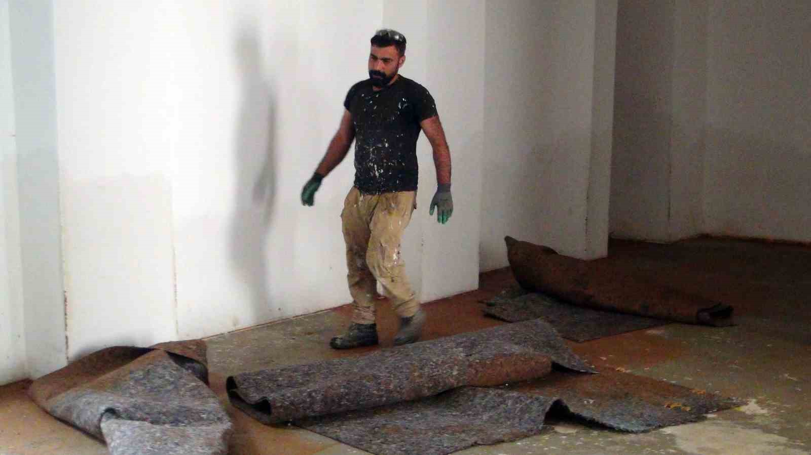 Ak&ccedil;aova TOKİ Camisinde eksikler gideriliyor, ibadete a&ccedil;ılış yakın
