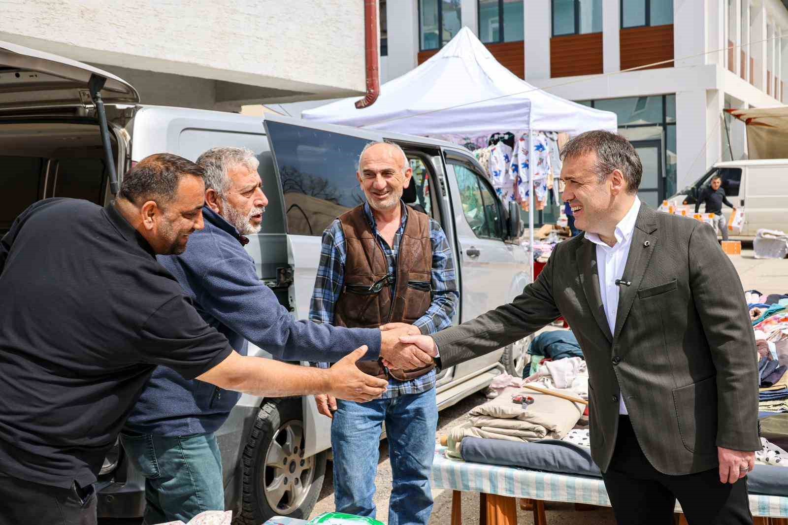 Vali S&ouml;zer esnaf ve vatandaşla buluştu
