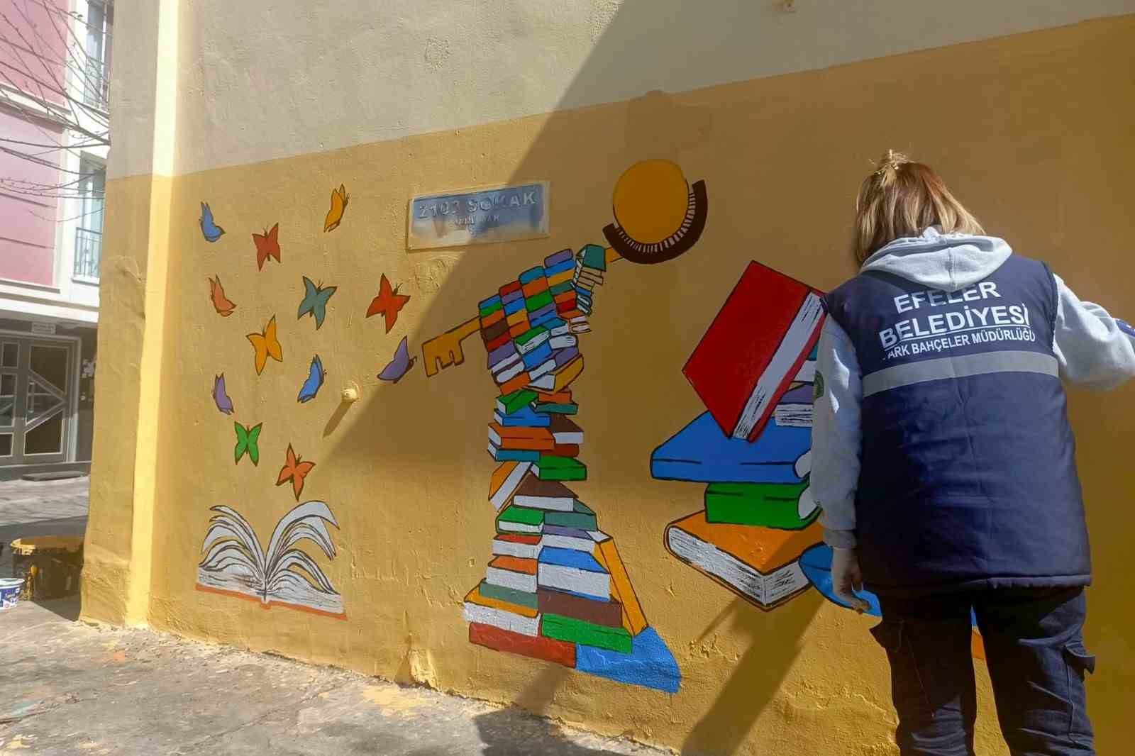 Efeler&rsquo;in parkları renkleniyor
