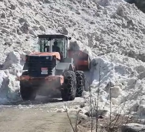 Rize&rsquo;de yayla yollarında 5 metrelik kar temizliği
