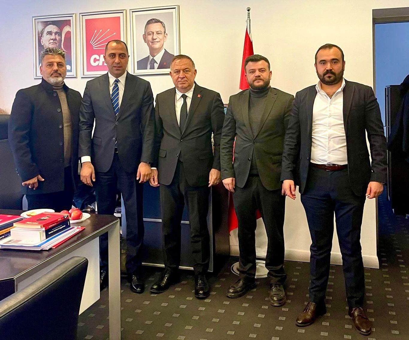 İzmir kentsel dönüşüm mağdurları CHP yönetimine tepki gösterdi