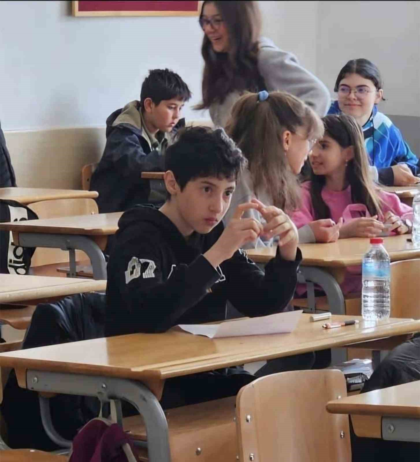 Matematik Olimpiyatı ön eleme sınavında Türkiye dördüncüsü Emet’ten