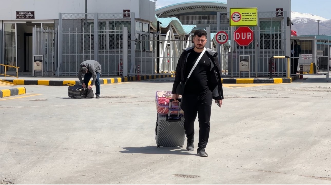 Esendere Sınır Kapısı&rsquo;nda "g&uuml;venli ge&ccedil;iş" mesaisi s&uuml;r&uuml;yor
