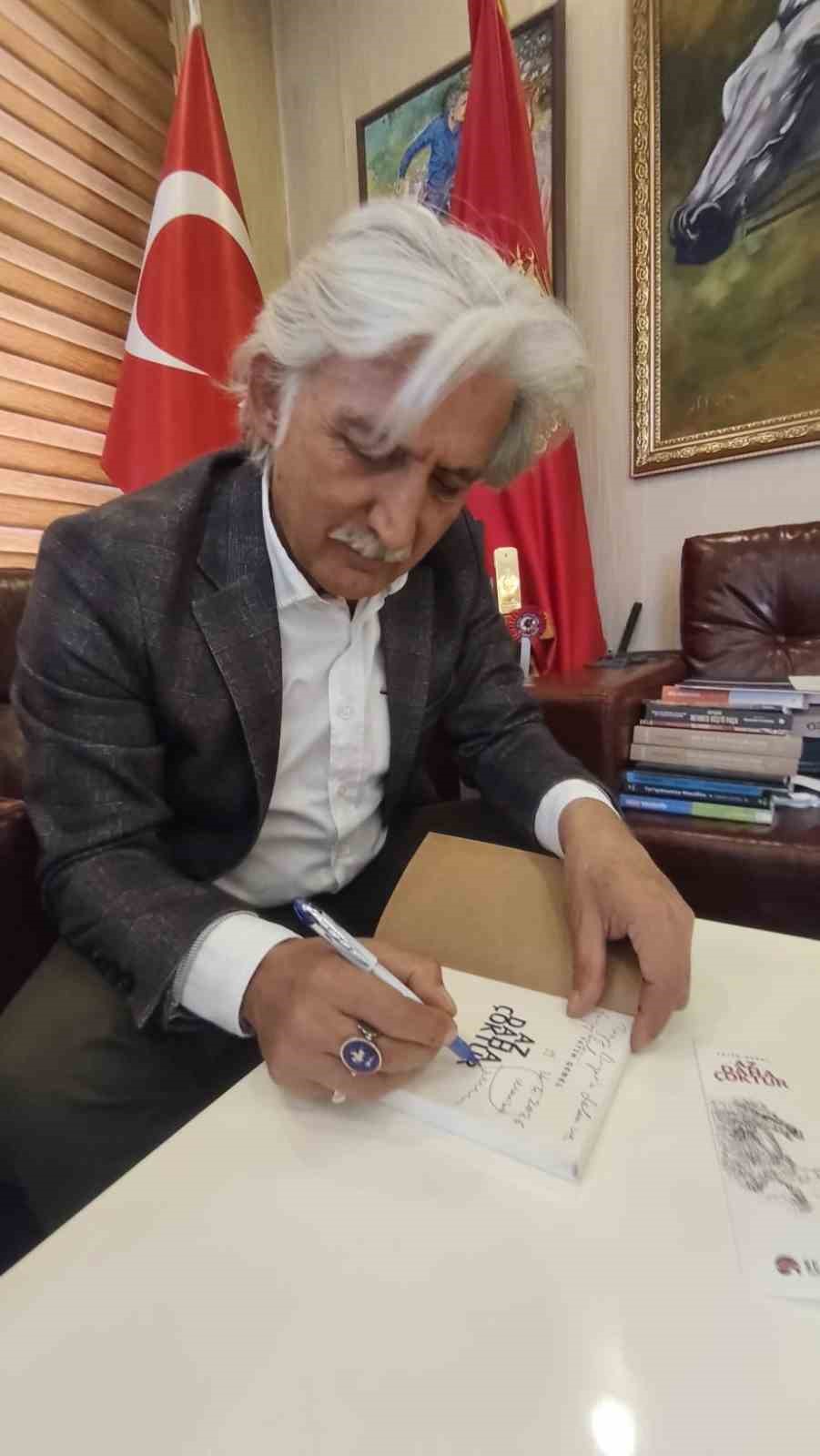 "Az daha &ccedil;oktur" ile 10 yıllık birikimini sayfalara taşıdı
