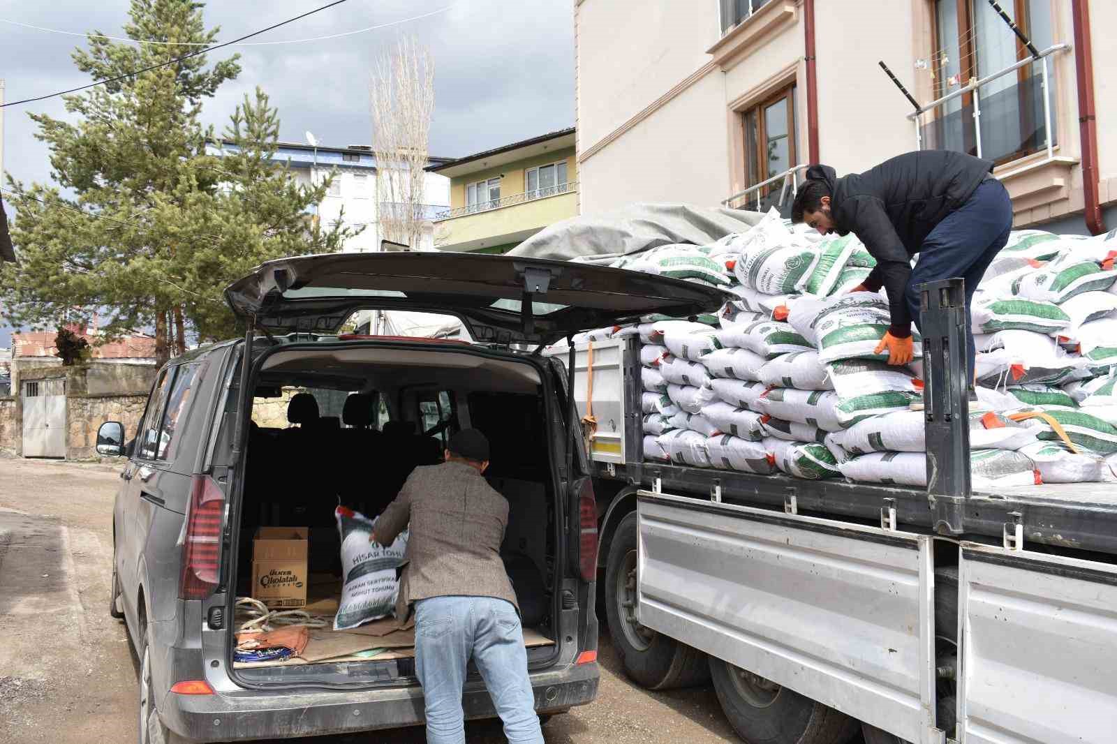 Bayburt&rsquo;ta &uuml;reticilere y&uuml;zde 75 hibeli nohut tohumu dağıtıldı
