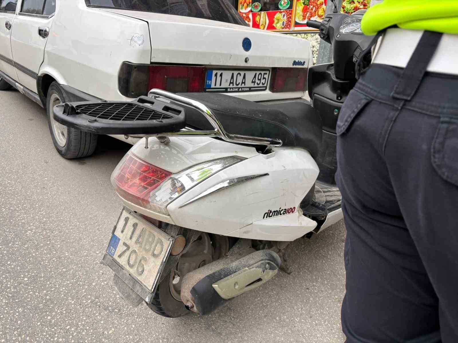 Bilecik&rsquo;te motosiklet yayaya &ccedil;arptı, 1 yaralandı
