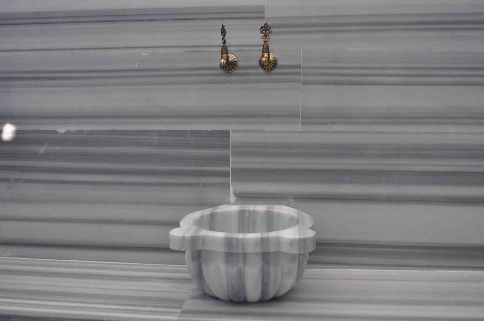 &Ccedil;ermik kaplıcaları ziyaret&ccedil;ilerini ağırlıyor
