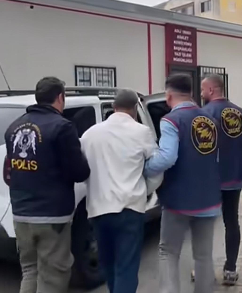 &Ccedil;eşitli su&ccedil;lardan aranan 2 şahıs Aydın&rsquo;da yakalandı
