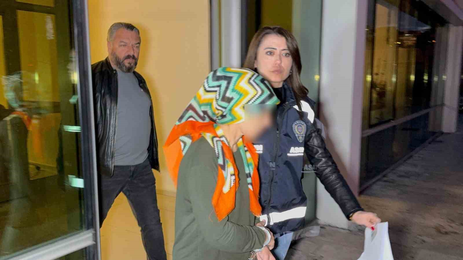 Yeni doğan bebeğini &ccedil;&ouml;pe atan kadın ifadesini değiştirdi: Savcılıkta "Canlı doğdu", mahkemede "&Ouml;l&uuml; doğdu" dedi
