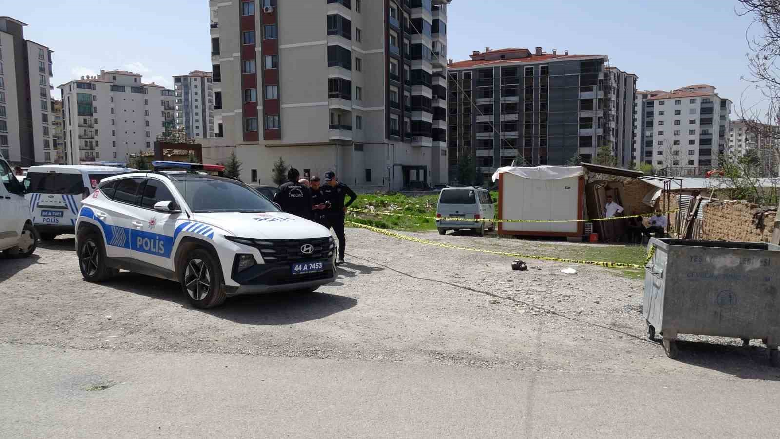 Malatya&rsquo;da &ouml;ğrenciler arasında bı&ccedil;aklı kavga: 5 yaralı
