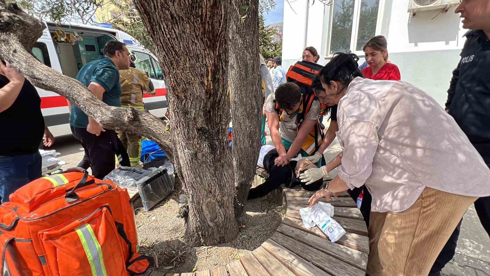 Kahramanmaraş&rsquo;ta okulda silahlı saldırı: 4 &ouml;l&uuml;, 20 yaralı
