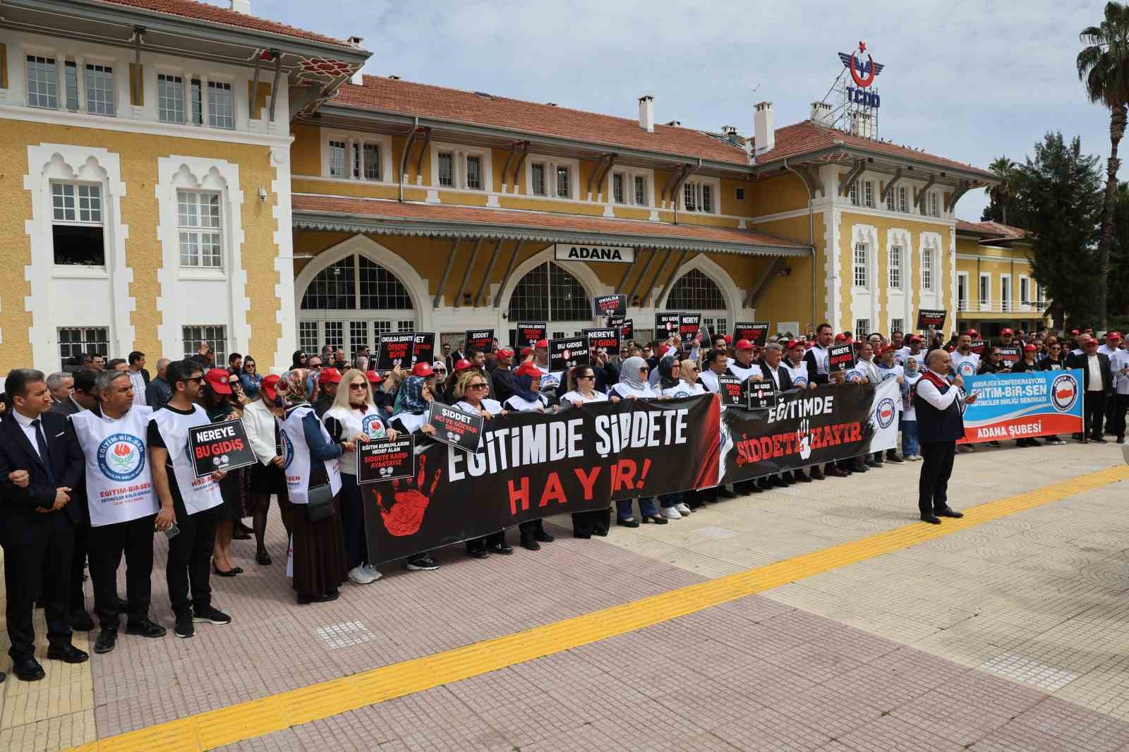 Adana&rsquo;da eğitimciler Şanlıurfa&rsquo;daki saldırıyı kınadı
