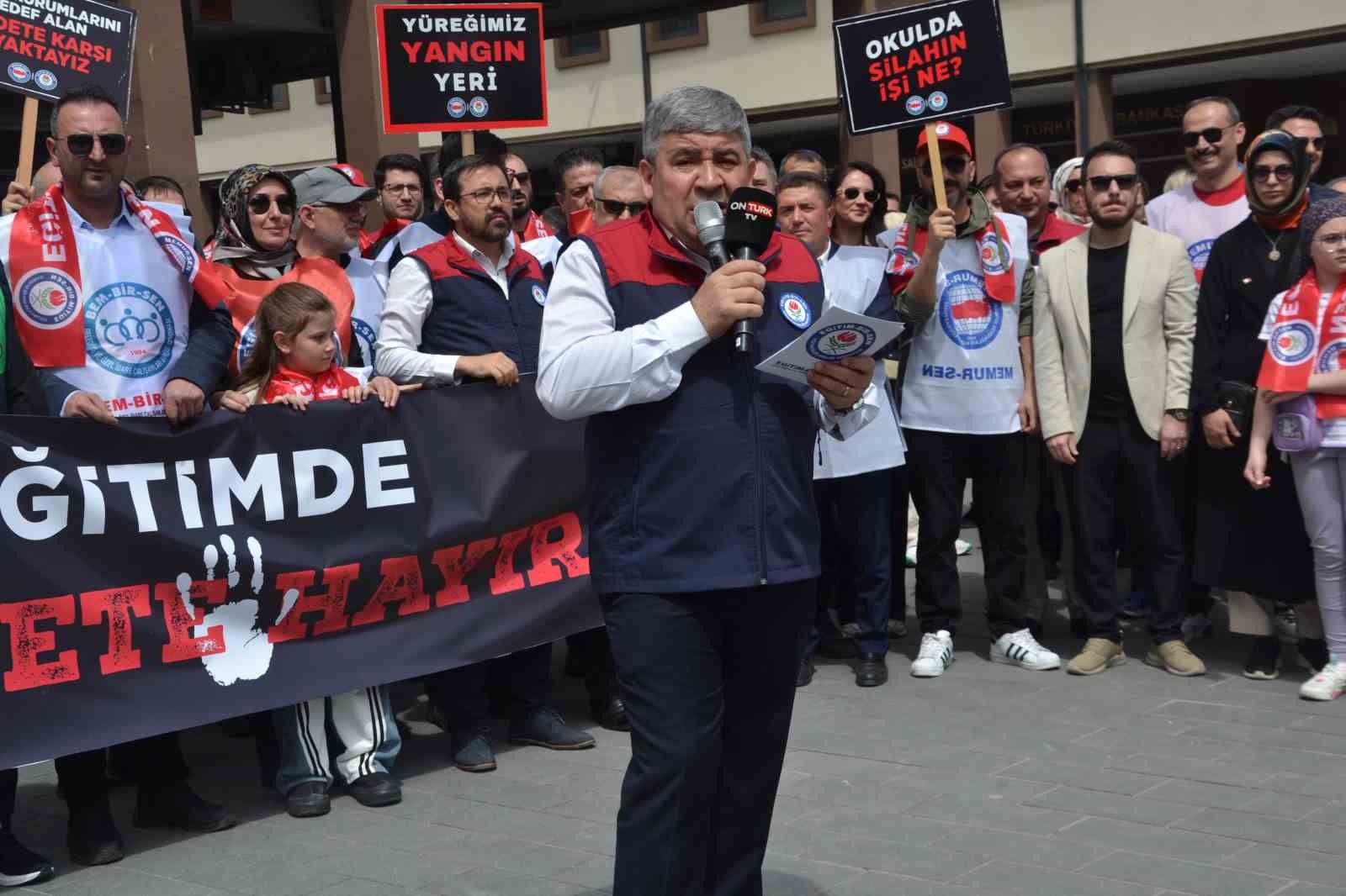 Balıkesir&rsquo;de Eğitim-Bir-Sen&rsquo;den Siverek saldırısına protesto
