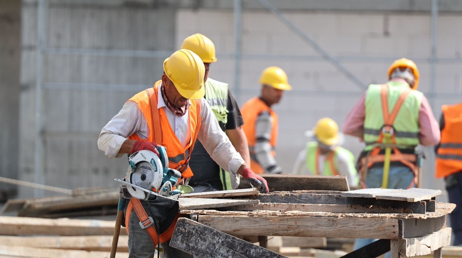 Esenler’de inşaatlara pazar günü izin yok