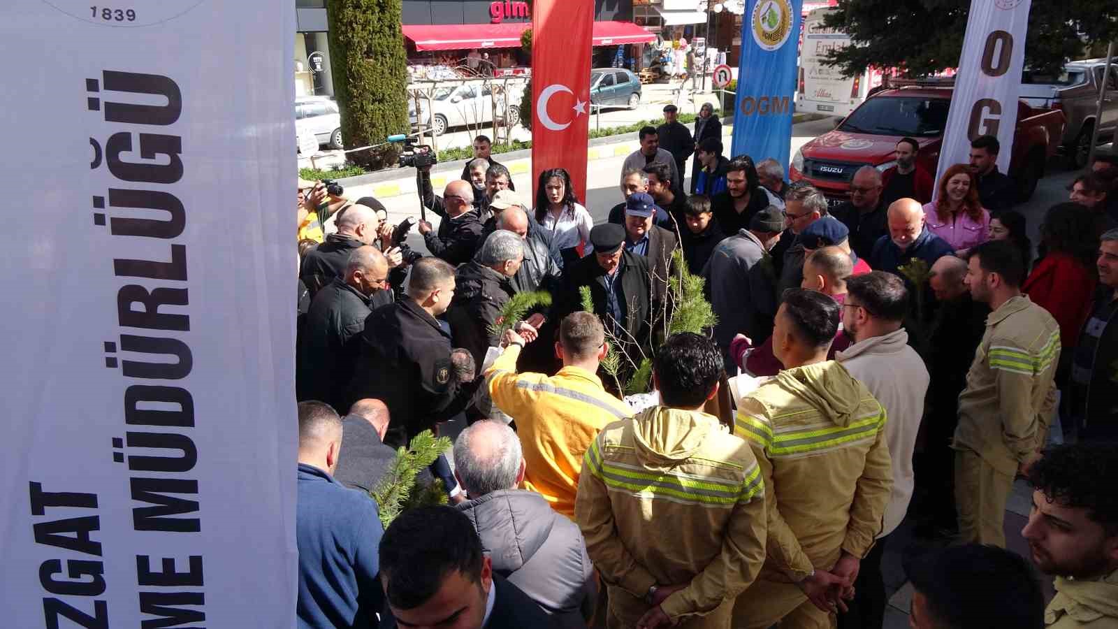 Yozgat&rsquo;ta 4 bin 500 adet fidan dağıtıldı
