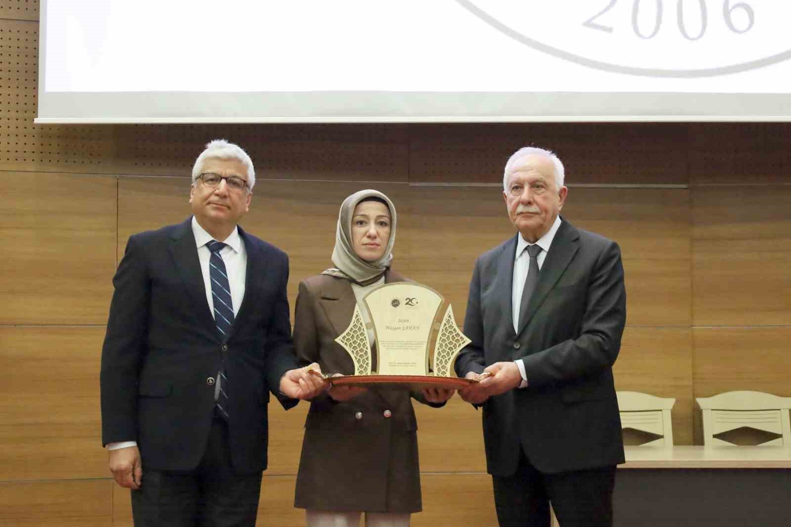 Kastamonu&rsquo;da alkol ve uyuşturucu bağımlılığı masaya yatırıldı
