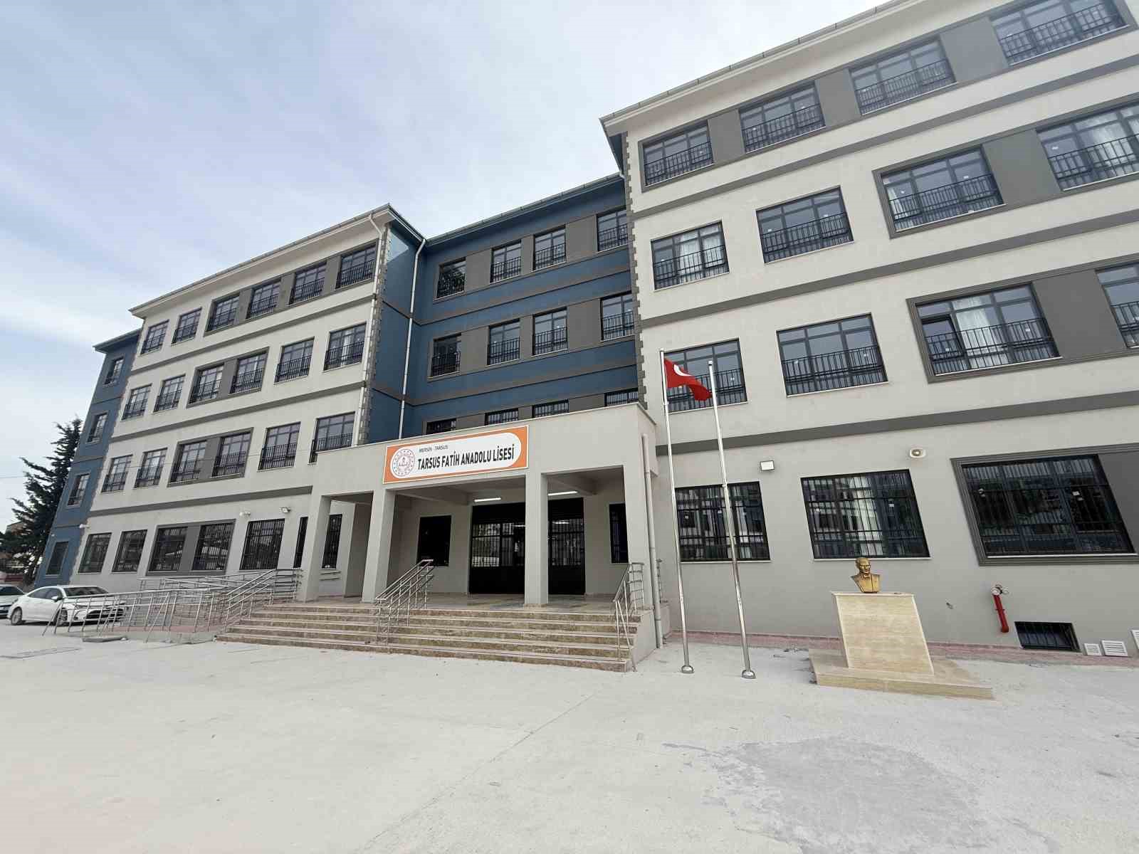 Mersin’de bir lise öğrencisi silahla yakalandı