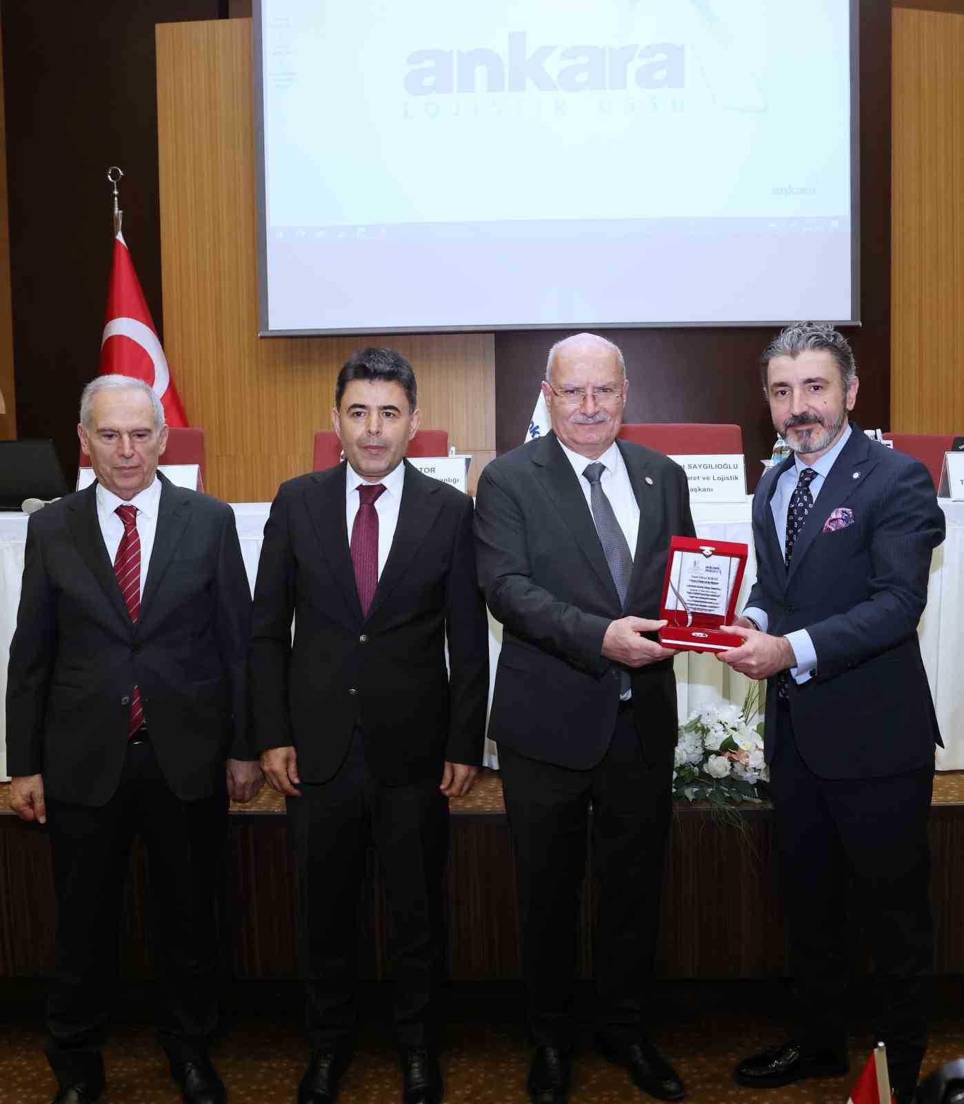 ATO Başkanı Baran: "T&uuml;rkiye&rsquo;nin kalbi Ankara, demiryolu ile karayolunu entegre ederek, ticaret ve lojistiği aynı potada eritiyor"
